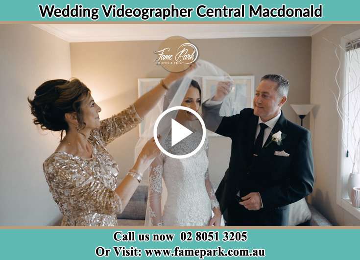 Bride getting her veil fixed by her parents Central Macdonald NSW 2775